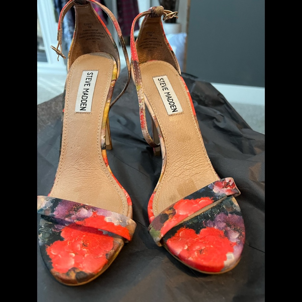 Steve Madden sandals. Excellent condition.